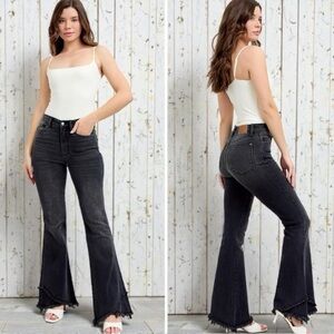 Judy Blue High Waist Mock Fray Tulip Hem Black
Flare Denim Jeans Size 15/32 NWT